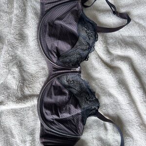 Elegant Lace Trimmed Bra in Black